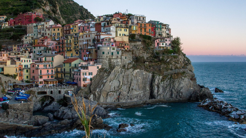 rock formation, city, 4K, built structure, rocky coastline, liguria, europe, sea, architecture, outdoors, ligurian sea, land, beach, coast, no people