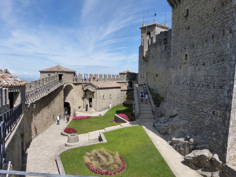 stone wall, the past, castle, buildings, tourism, incidental people, 4K, old, plant, nature, famous Place, building exterior, wall, architecture, travel destinations
