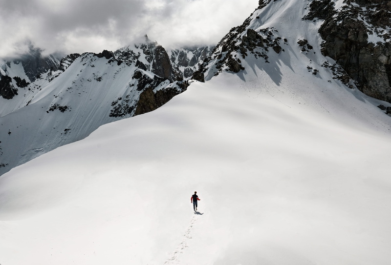 ski-wear, climbing, walk, walking, cloud - sky, snowy, winter, extreme sports, beauty in nature, solitude, person, explore, mountain peak, mountain, leisure activity