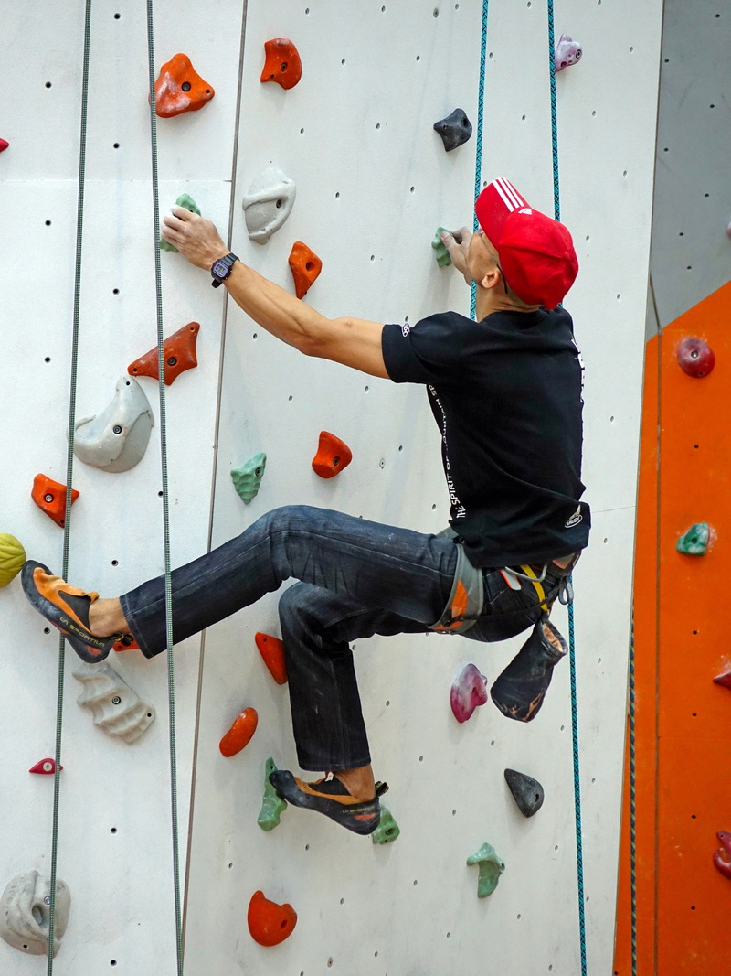 4K, hand, conquering adversity, challenge, equipment, climbing wall, rappelling, skill, real people, casual clothing, leisure activity, indoors, rock