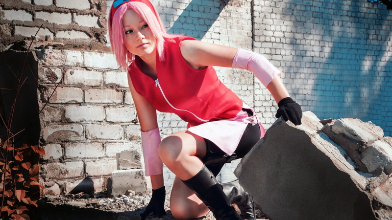 naruto, Haruno Sakura, young adult, women, sunlight, wall, beautiful woman, real people, clothing, 1080P, pink hair, fashion, young women, s, sakura, three quarter length