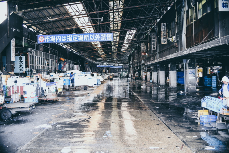 tsujiki, incidental people, 4K, wheel, building, architecture, carton, building exterior, path, open, office building, human, outdoors, market, alloy wheel