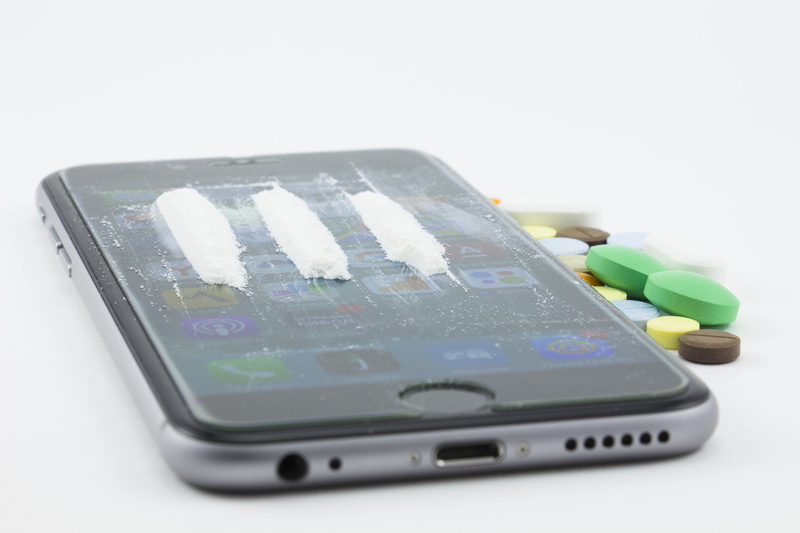 wireless technology, space, data, powder, heroin, hiv, equipment, aids, copy space, portable information device, 5K, gray, iphone, white background, computer network