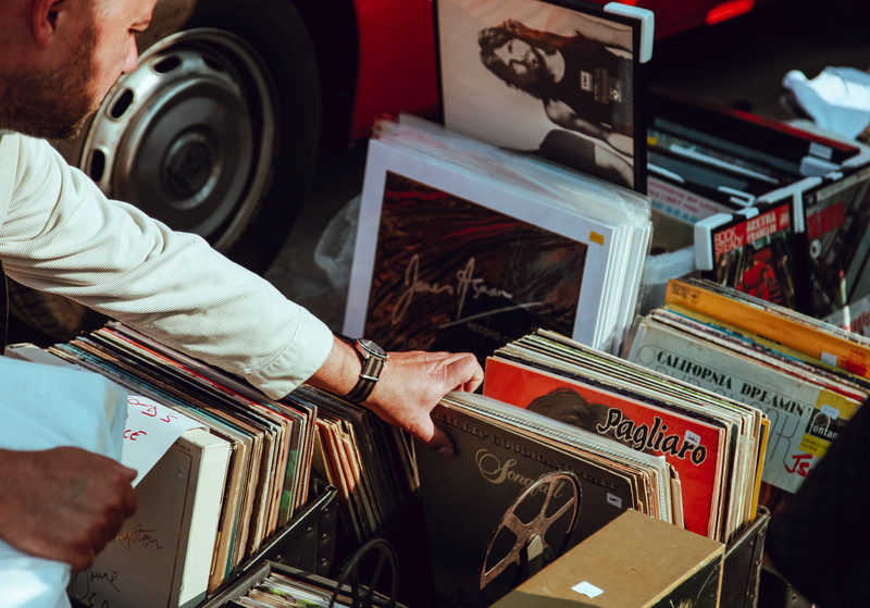 people, retro, men, assorted, one Person, hunter, machinery, indoors, records, record, collection, bargain, arts culture and entertainment, hand, reading