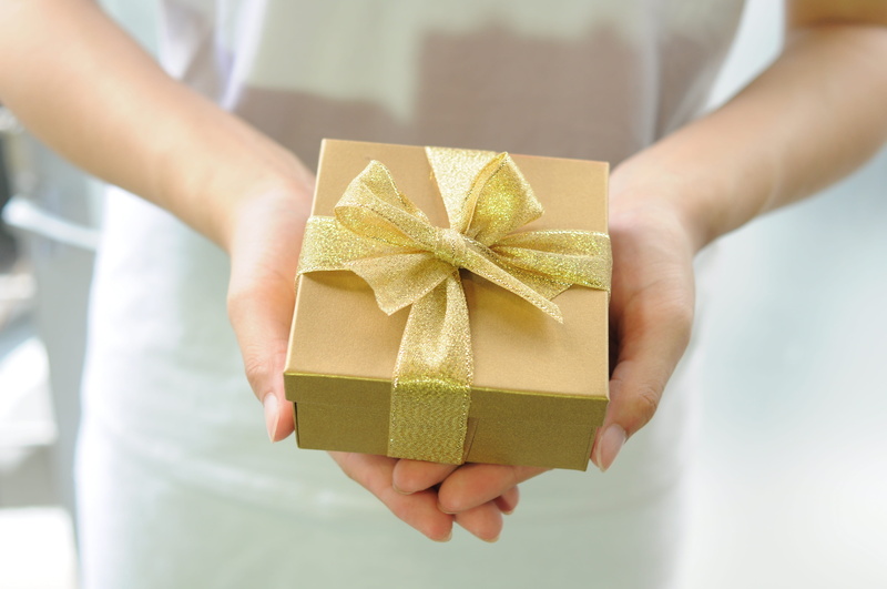 caucasian Ethnicity, Gifts, holding, females, celebration Event, midsection, indoors, Packaging, human Hand, hand, celebration, one woman only, container