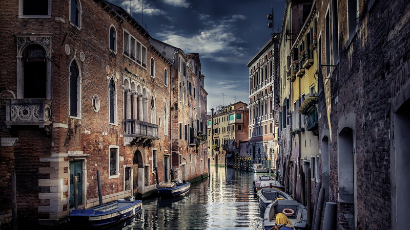 canal, 4K, street, city, alley, venice, building, neighbourhood, waterway, water, channel, sky, boats, facade