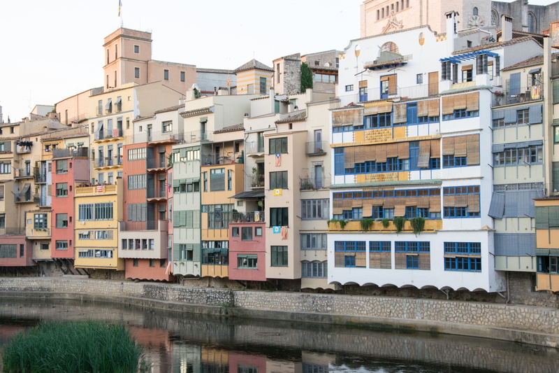 nature, 5K, row house, in a row, catalonia, river, building exterior, day, apartment, costa brava, house, architecture, urban landscape, housing development