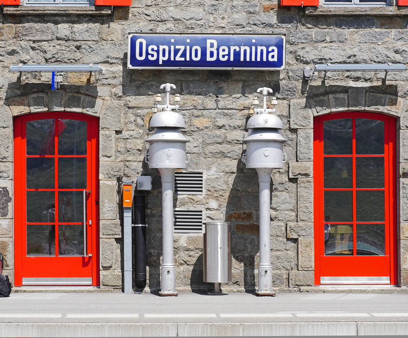 sign, day, world heritage, bernina pass, railway station, building, glacier express, window, in operation, outdoors, pass, graubünden, 4K, city, narrow gauge