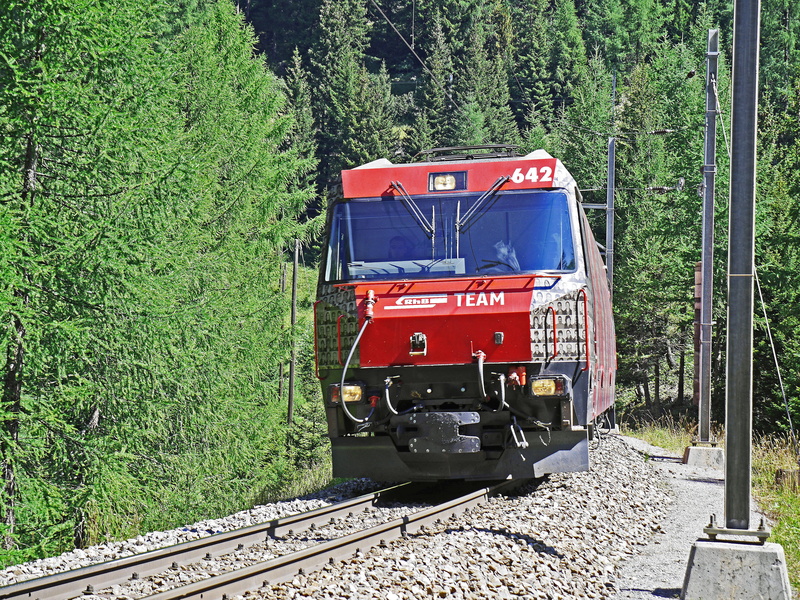 nature, graubünden, outdoors, no people, dynamic, plant, photography, rhb, day, rhaetian railways, rail transportation, albula-karussel, red, albula track