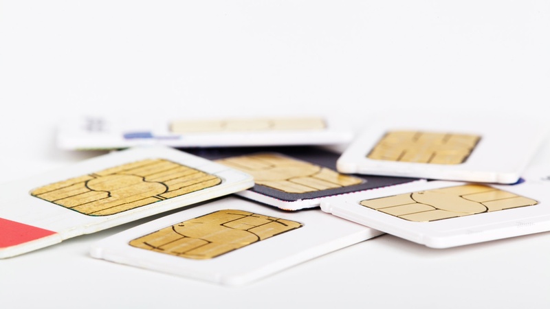 selective focus, no people, operator, white background, surface, studio shot, cellphone, wealth, group of objects, technology, white, talk, wireless, communication