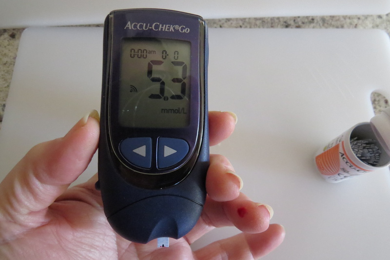 holding, diabetes, monitors, samples, medicines, insulin, digital display, meters, hand, medical, hands, hospitals, glucose, diets, blood, people, measurements