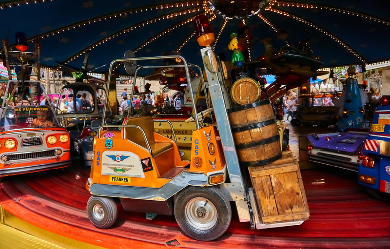 day, amusement park, land vehicle, pleasure, 5K, transportation, fairground, enjoyment, carnies, illuminated, turn, incidental people, motor vehicle, city