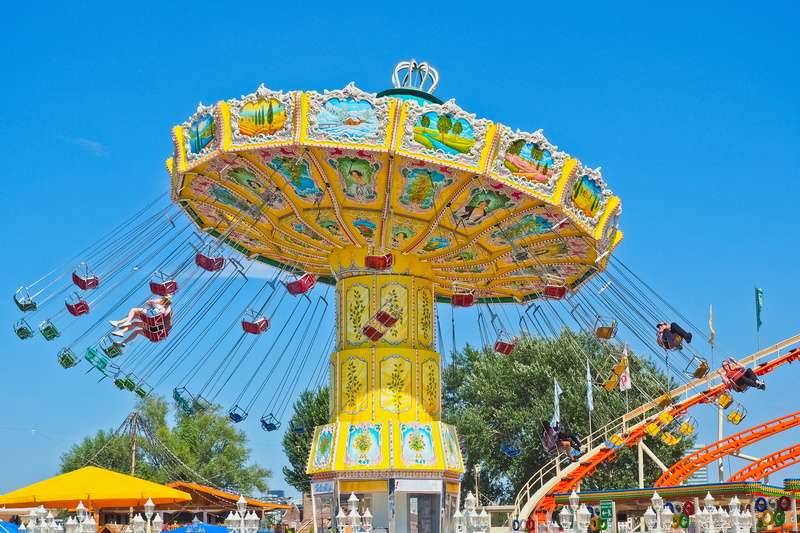 nature, sky, amusement park, leisure, leisure activity, pleasure, ferris wheel, day, ride, year market, laugh, entertainment, event, festival, carousel
