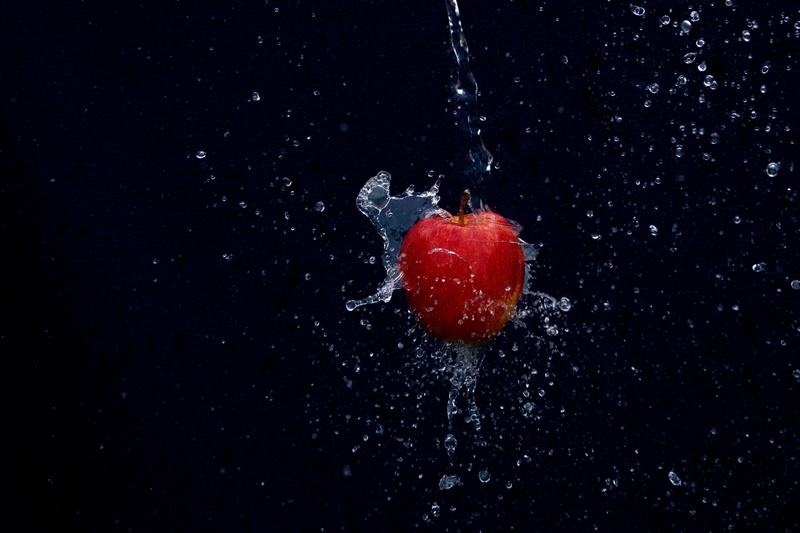 indoors, motion, fresh, purity, no people, sparkling, impact, studio shot, close-up, splashing, 5K, food and drink, bio, red, nutrition, healthy, drop