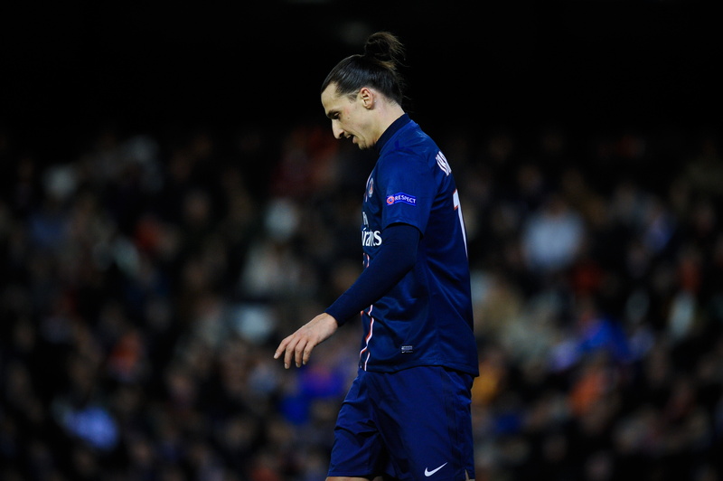 concentration, sport, side view, young adult, profile view, PSG, one person, clothing, night, Paris Saint-Germain, competition, three quarter length, Football