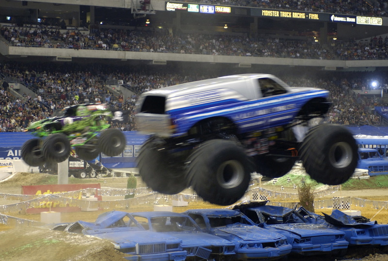 motor vehicle, large group of people, car, 2K, vehicle, competition, competitive sport, modified, on the move, real people, crowd, jam, exhibition, show