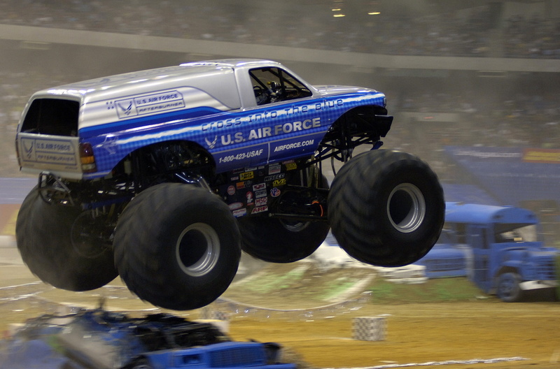 monster truck, exhibition, occupation, tires, motor vehicle, power, show, land vehicle, 2K, protection, jam, water, mode of transportation, day, rally