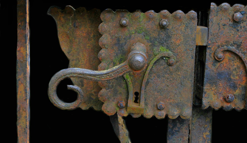 lock, security, entrance, rusty, close to, photo, door knob, handle, castle, gate, ailing, brown, door knocker, old, amazed, latch, ruin, door, lonely house