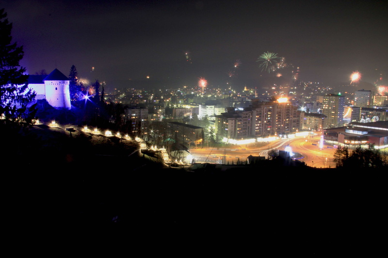 building exterior, outdoors, cityscape, nature, illuminated, 4K, velenje castle, city life, residential district, 2016, lighting equipment, new year, fireworks