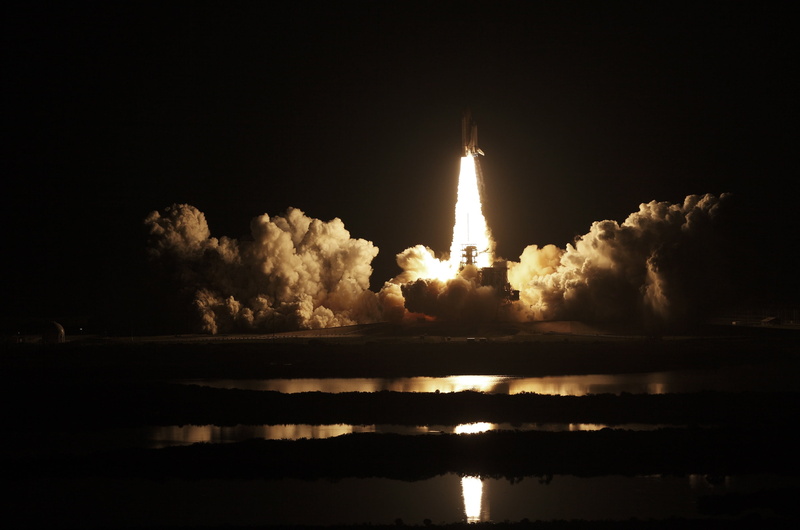 water, fire, space exploration, 2K, pollution, nasa, sea, architecture, space shuttle, dark, cloud - sky, spaceship, nature, flight, rocket, liftoff, exhaust