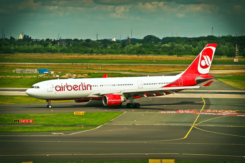 airliner, runway, traffic, transport airport, tilt shift, business Travel, departure, travel, cloud - sky, düsseldorf, air Vehicle, side view, airlines