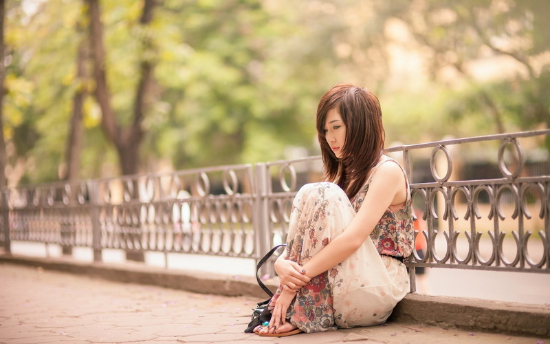 leisure activity, footbridge, full length, hairstyle, focus on foreground, Asian, women, one person, young women, nature, outdoors, 720P, real people