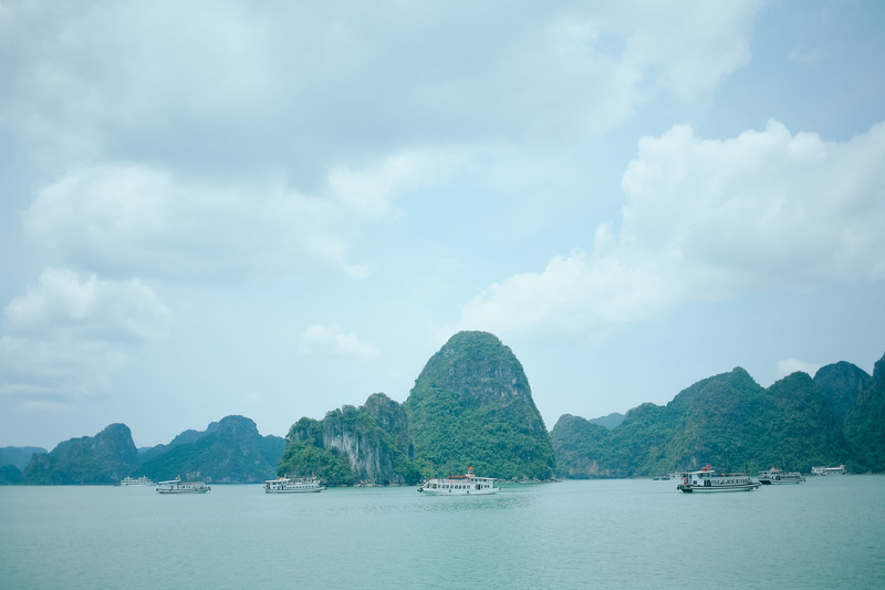 nature, boat, tranquil scene, guilin, no people, ocean, bay, day, yacht, transportation, landscape, halong Bay, mountain range, tranquility, nautical Vessel