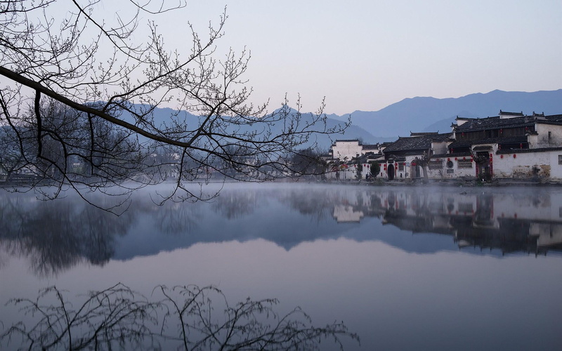 waterfront, beauty in nature, concrete, water, building exterior, building, lake, Chinese architecture, plant, outdoors, 1080P, house, bare tree, white
