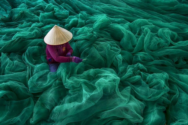 clothing, 480P, worker, obscured face, hat, turquoise colored, leisure activity, water, green color, day, holding, women, unrecognizable person, one person