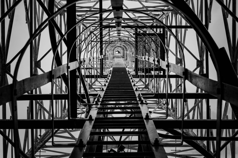building, tunnel, bridge, connection, staircase, black white, no people, architecture, gedung rri surabaya, the way forward, directly below, diminishing perspective