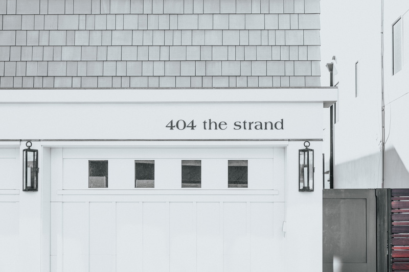 sign, city, entrance, building, architecture, monochrome, 404 the strand, modern, gate, funny, error, business, mono, 404, modern design, white out, white
