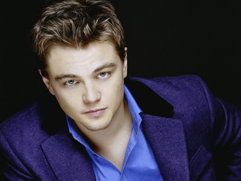 indoors, purple, close-up, blond hair, looking at camera, wilhelm, studio shot, beautiful people, hollywooa, dicaprio, adult, young adult, smart, leonardo
