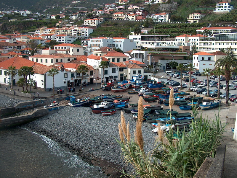 harbor, moored, outdoors, city, building, residential district, built structure, câmara de lobos, community, town, high angle view, sea, water, cityscape