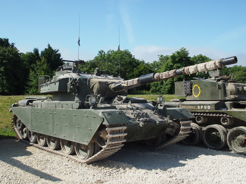 fighting, tank, gray, land vehicle, nature, 4K, artillery, sky, armed Forces, battle, conflict, army, power, day, old, armored Vehicle, transportation