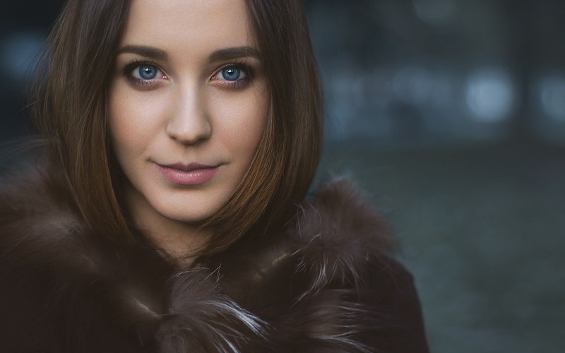 human face, depth of field, smiling, Lorenza Cani, Victor Kalman, young adult, contemplation, young women, headshot, fur, lifestyles, warm clothing, looking at camera