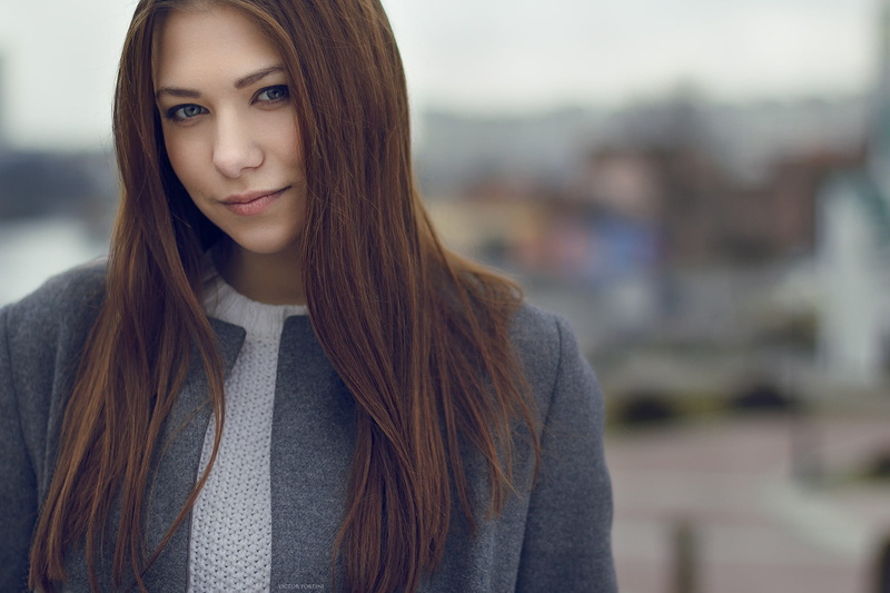 Victor Kalman, hairstyle, face, adult, looking at viewer, portrait, beauty, teenager, Lorenza Cani, brown hair, young adult, straight hair, lifestyles