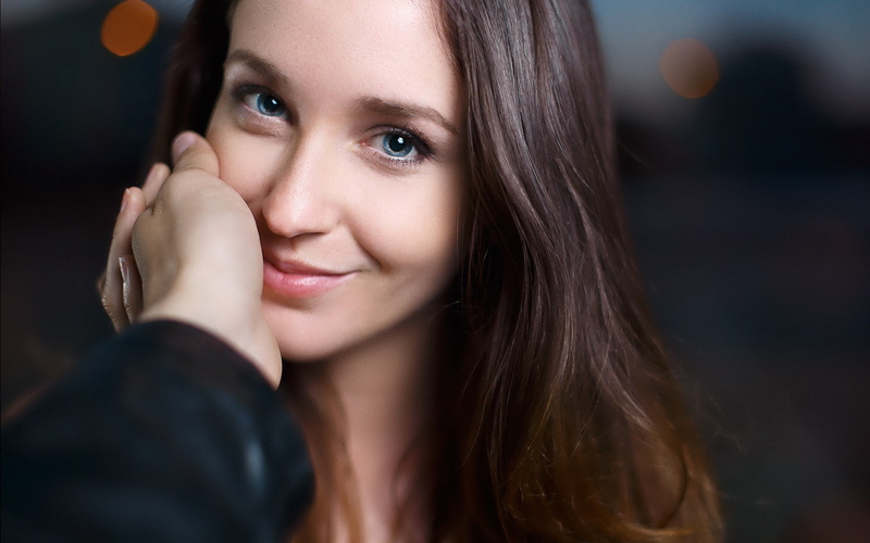 portrait, looking at viewer, face, hands, women, 1080P, Lorenza, POV, Lorenza Cani, smiling