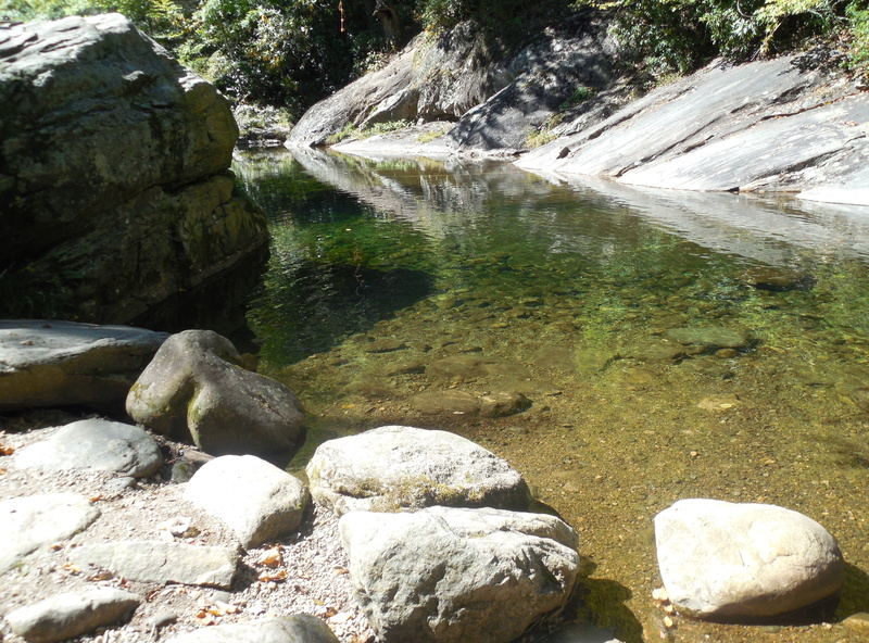 reflection, non-urban scene, stone, tranquil, scenic, 4K, mountain, flowing water, nature, trail, tranquility, river, lake, natural, stream, land, hiking