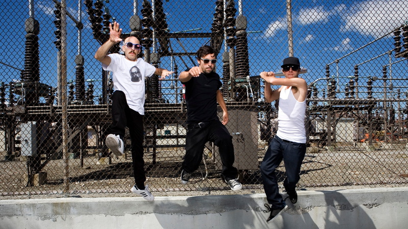 t, playing, shirt, sky, s, jump, outdoors, group of people, young adult, young men, leisure activity, crew, people, barrier, fence, standing, lifestyles