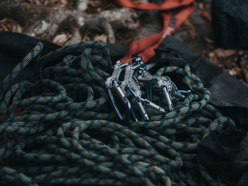 day, climbing, 2K, nature, solid, tied knot, gear, equipment, focus on foreground, metal, tangled, fishing industry, gray, grey, string, rope, harness