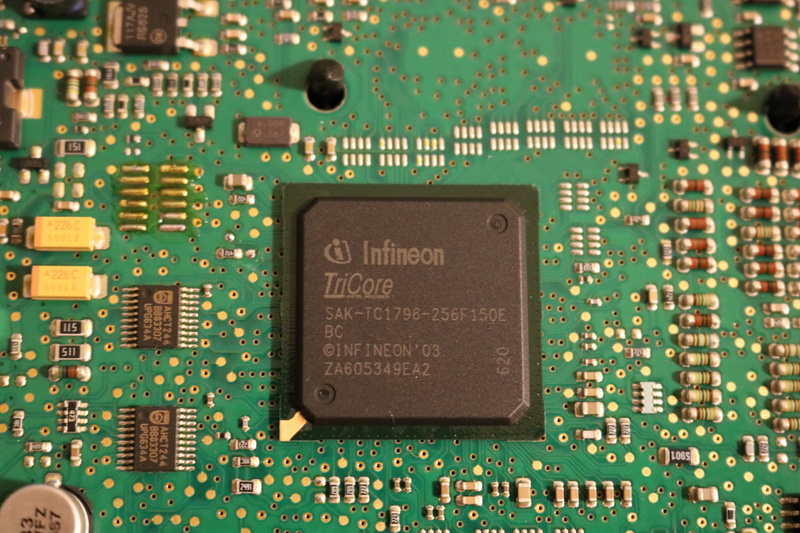ic, dme, central, black, unit, electrical Component, chip, cpu, no people, 5K, tricore, green, processing, electronics Industry, infineon, full frame