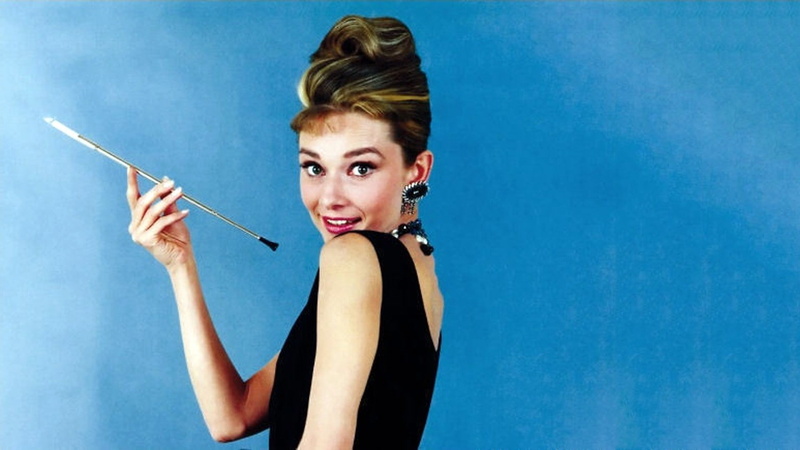 hairstyle, beauty, blue background, looking at camera, Audrey Hepburn, colored background, 1080P, adult, beautiful woman, glamour, young adult, young women