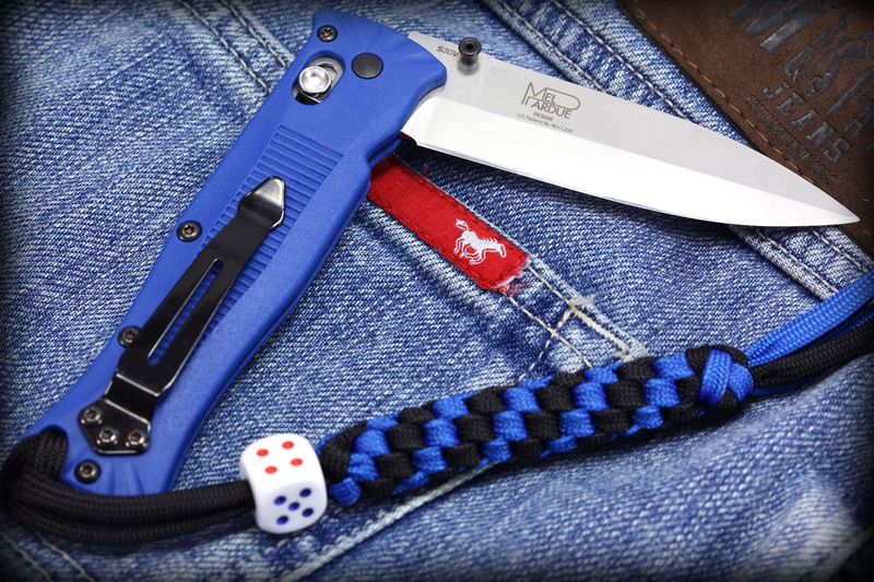 still life, dice, 1080P, lanyard, warm clothing, high angle view, blue, thread, zipper, jeans, fashion, clothing, cord, personal accessory, benchmade
