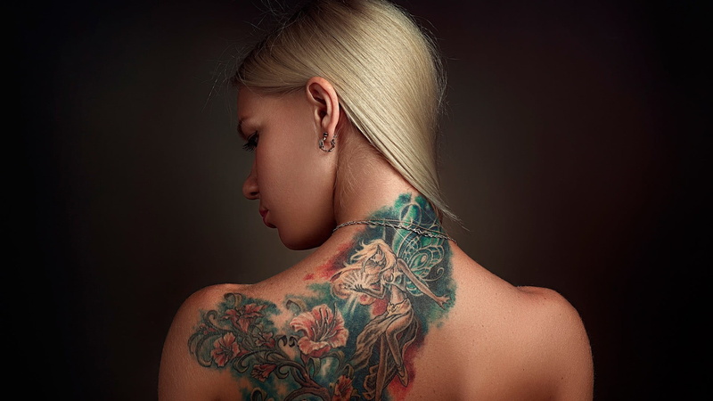 women, earrings, blond hair, simple background, model, human face, portrait, bare shoulders, fashion, beautiful woman, rear view, back, black background