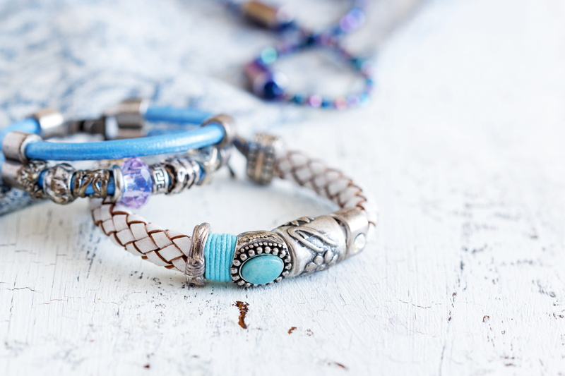 blue, bracelet, luxury, 5K, close-up, single object, accessories, jewelry, personal accessory, design, indoors, selective focus, art and craft, imitation jewelry
