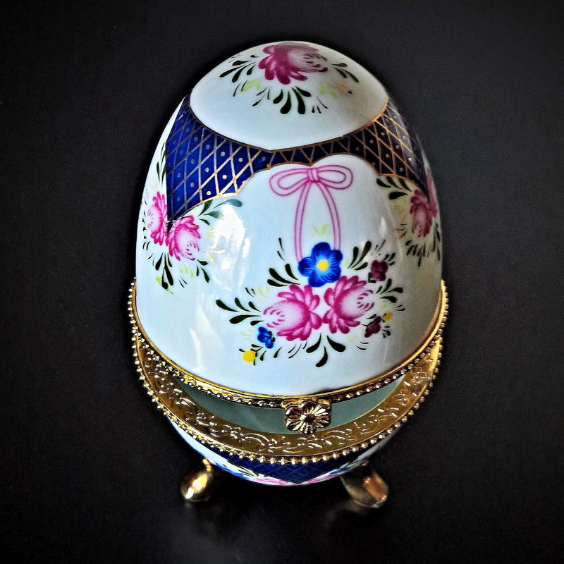 no people, single object, floral, white porcelain, container, 1080P, close-up, faberge egg, floral pattern, design, pink, craft, black background, ornaments