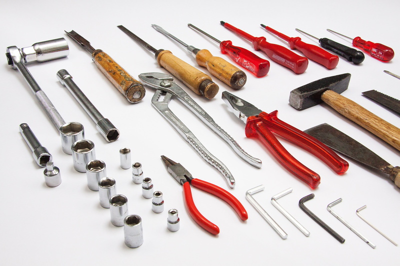pliers, foxtail, hand, assorted, indoors, spatula, cut out, gun, screwdriver, saw, high angle view, hammer, white background, tool, close-up, surface, weapon