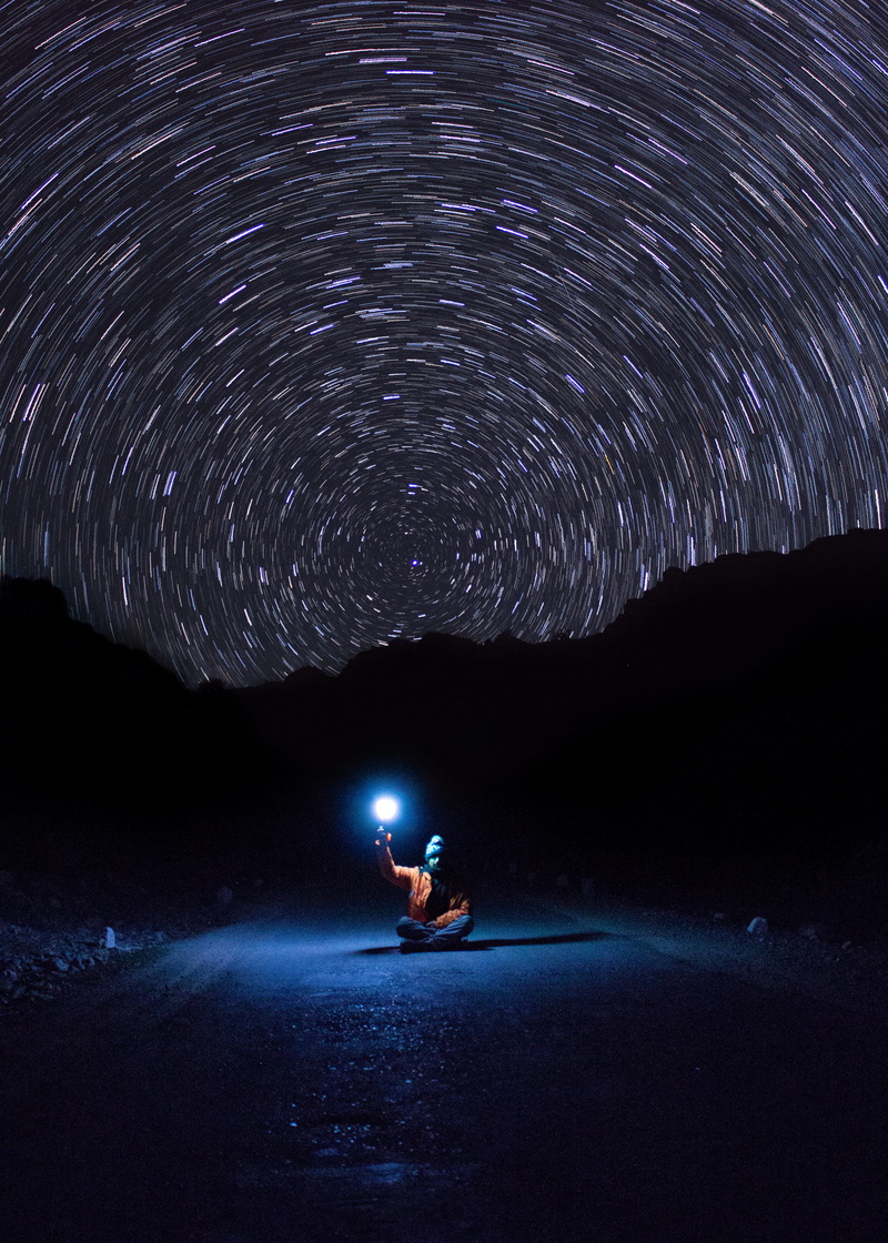 milky Way, pave, outdoors, 4K, road, sea, people, nature, sky, alone, sitting, blue, starry night, person, adventure, photo, night, long exposure, peace
