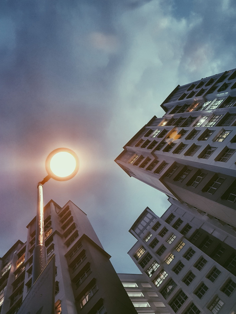 apartment, post, cloudy, office building exterior, modern, financial district, glass windows, sky, nature, lamp post, outdoors, photography, residential district