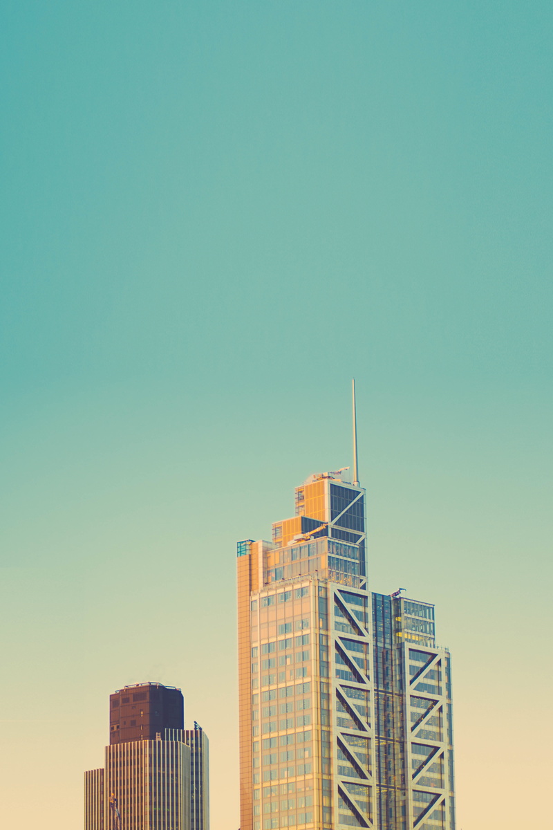 rise, built structure, tall - high, office building exterior, copy space, architecture, low angle view, sky, tower, clear sky, nature, spire, no people